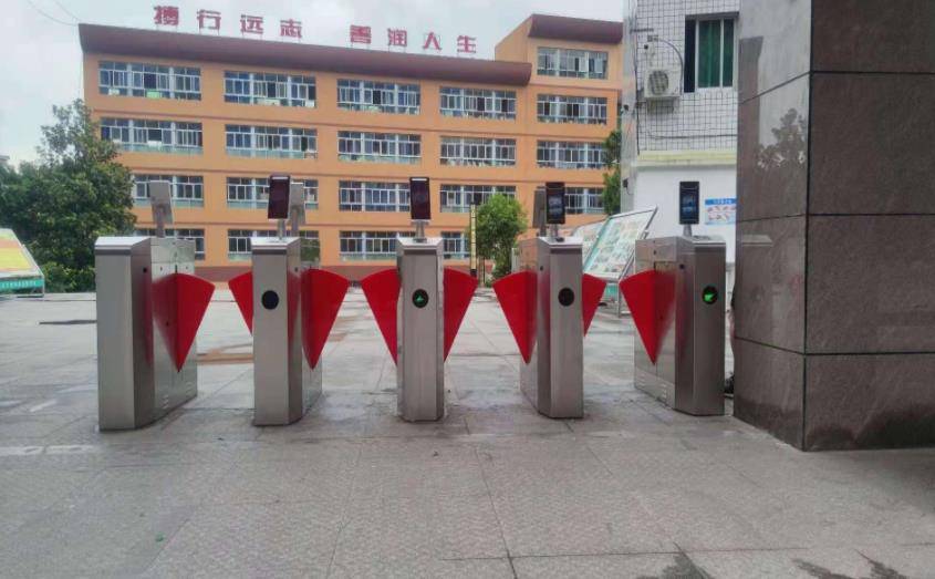 測溫人臉識別健康碼一體機，助力校園疫情防控
