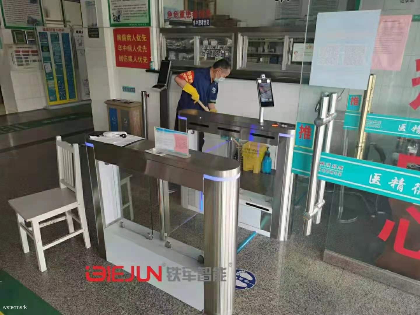 健康碼核驗(yàn)人臉識(shí)別測(cè)溫閘機(jī)助力疫情管制