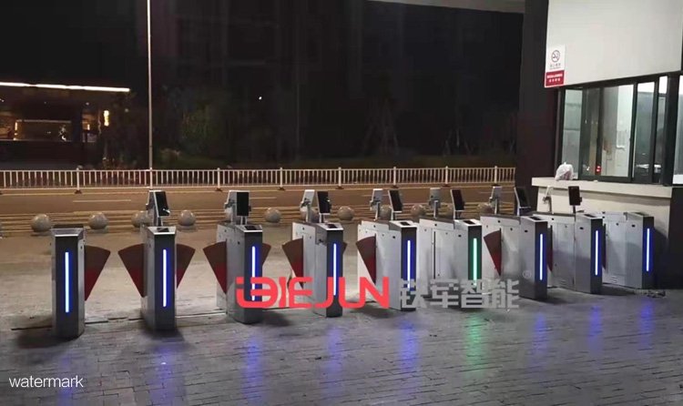 可讀取健康碼的人臉識(shí)別測(cè)溫一體機(jī)