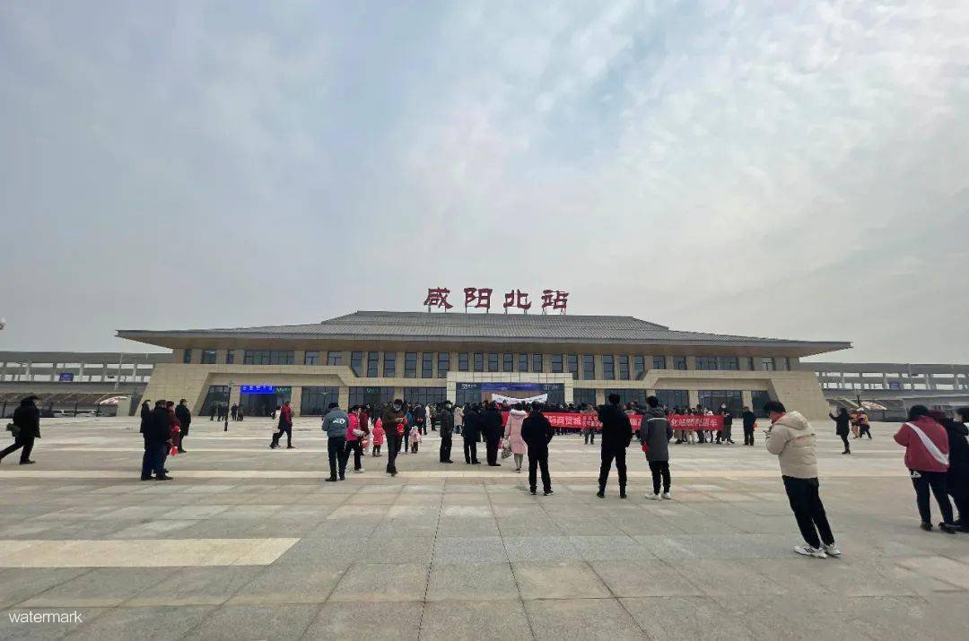 陜西省咸陽(yáng)北站——豪華斜八角防疫智能閘機(jī)項(xiàng)目