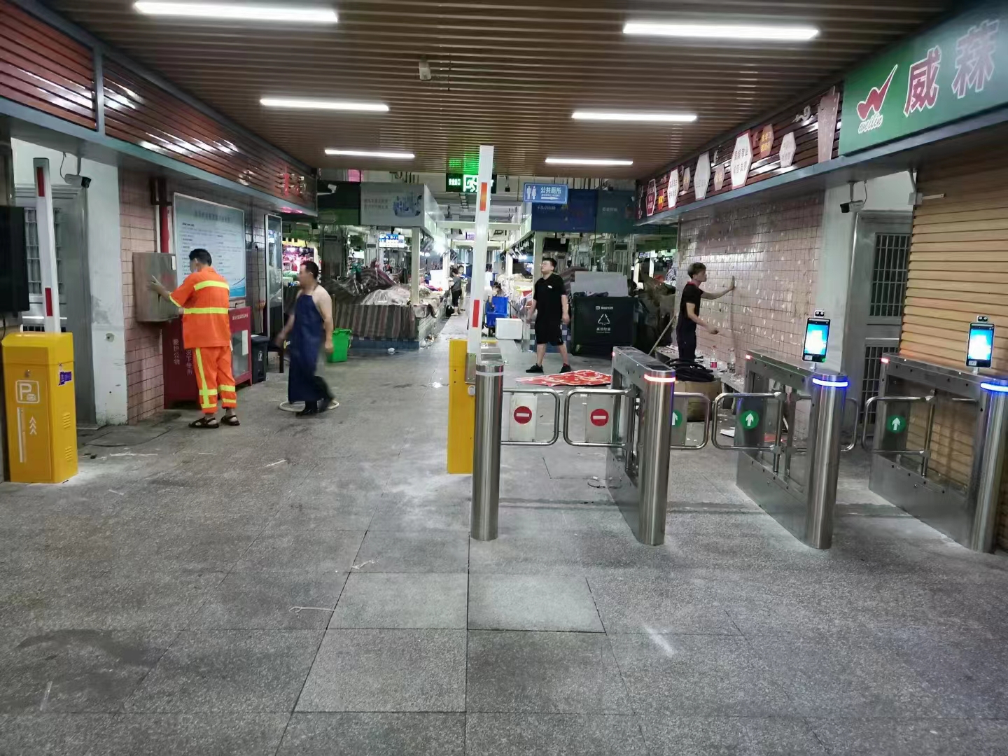 防疫門(mén)禁閘機(jī)嚴(yán)防社區(qū)街道卡口為居民牢筑防控墻