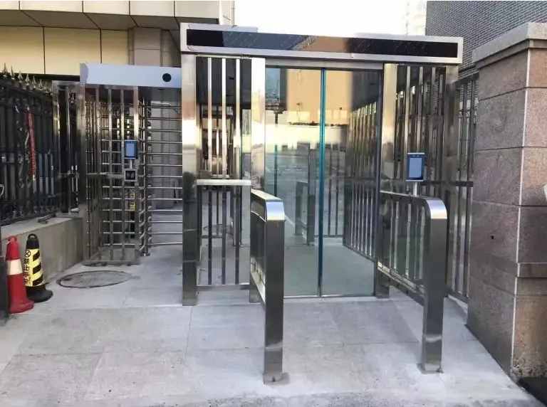 小區(qū)大門進(jìn)出口智能通道閘機(jī)的布線應(yīng)該考慮哪些方面？