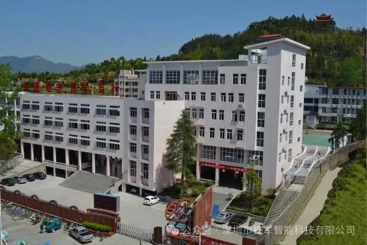 鐵軍智能閘機“把門” ，校園安全再上一道“防火墻”